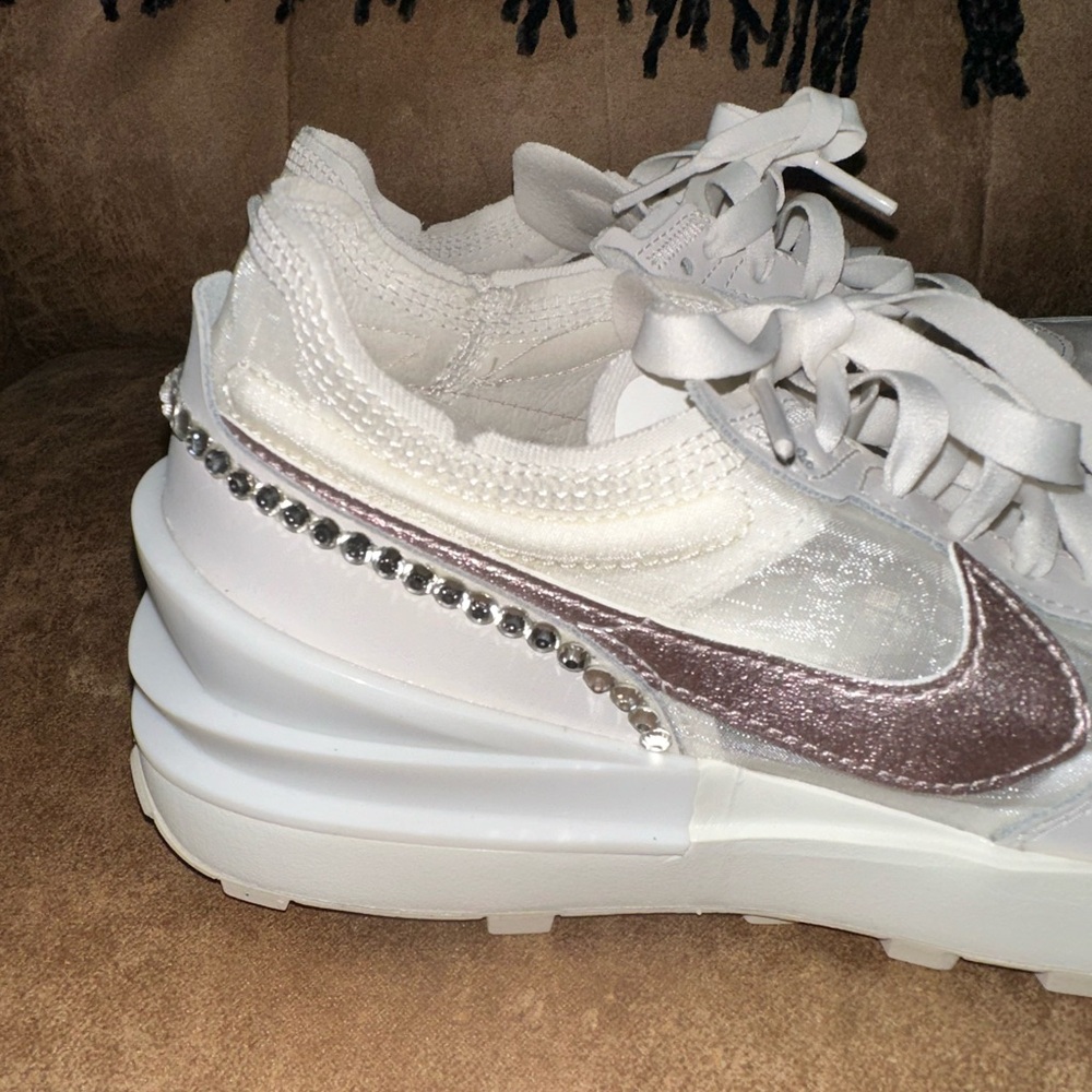 Nike Womenโs Waffle One Shoes - Picture 4 of 8
